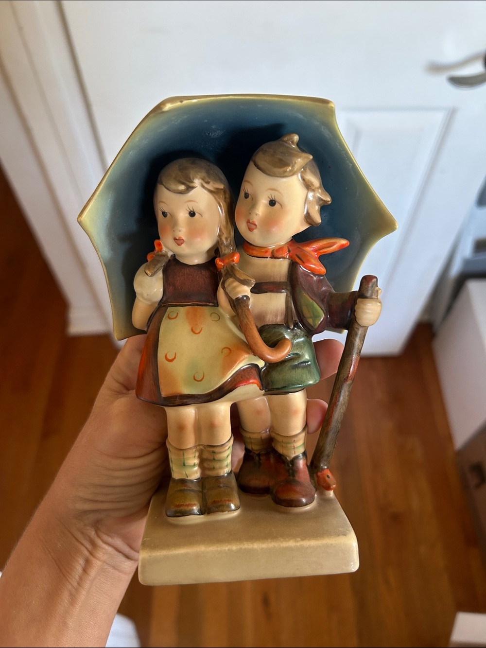 Hummel Figurine Vintage (Weathering the Storm)